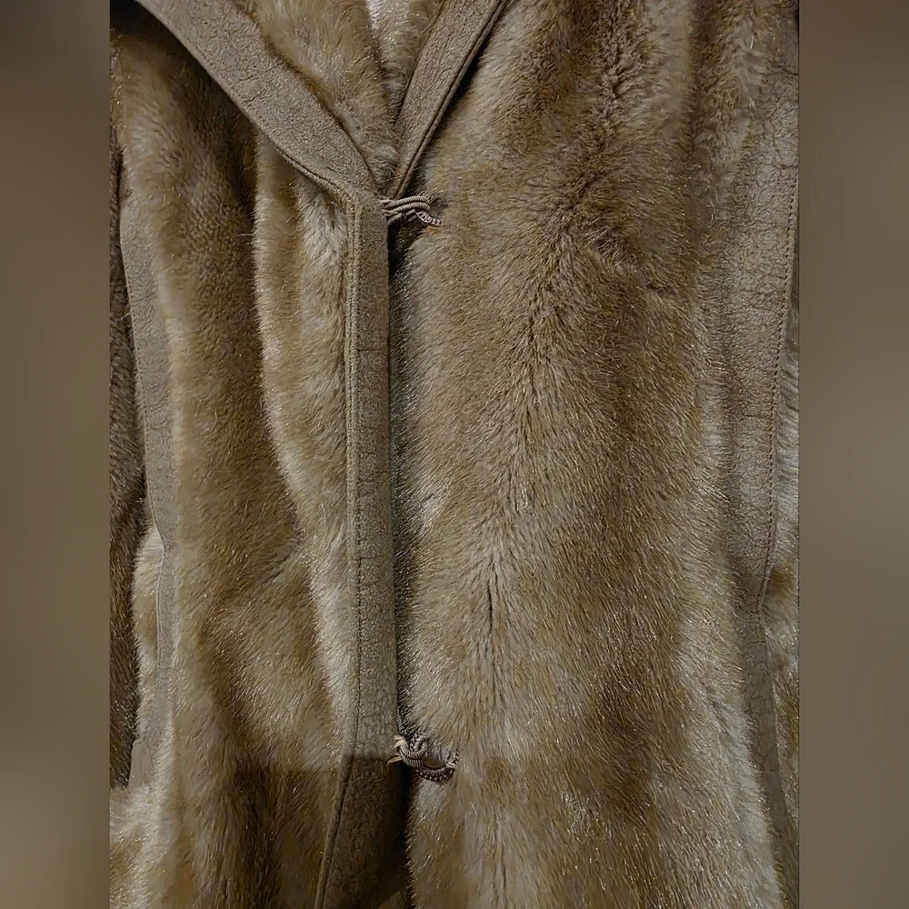 1960s Grandella II by Sportowne Faux Fur Coat Size 6 - Picture 2 of 8